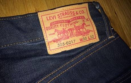 Пример указания размера на джинсах Levi's