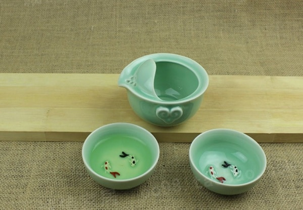Чайные чашки с керамическими рыбками